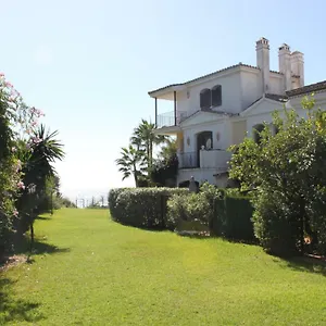 https://adosado-junto-a-mar.1costadelsol.com