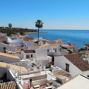 https://casa-cachita-en-1-linea-de-playa.1costadelsol.com